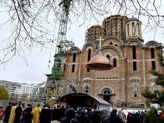 В Луцке УПЦ освятила купол собора Всех Святых земли Волынской